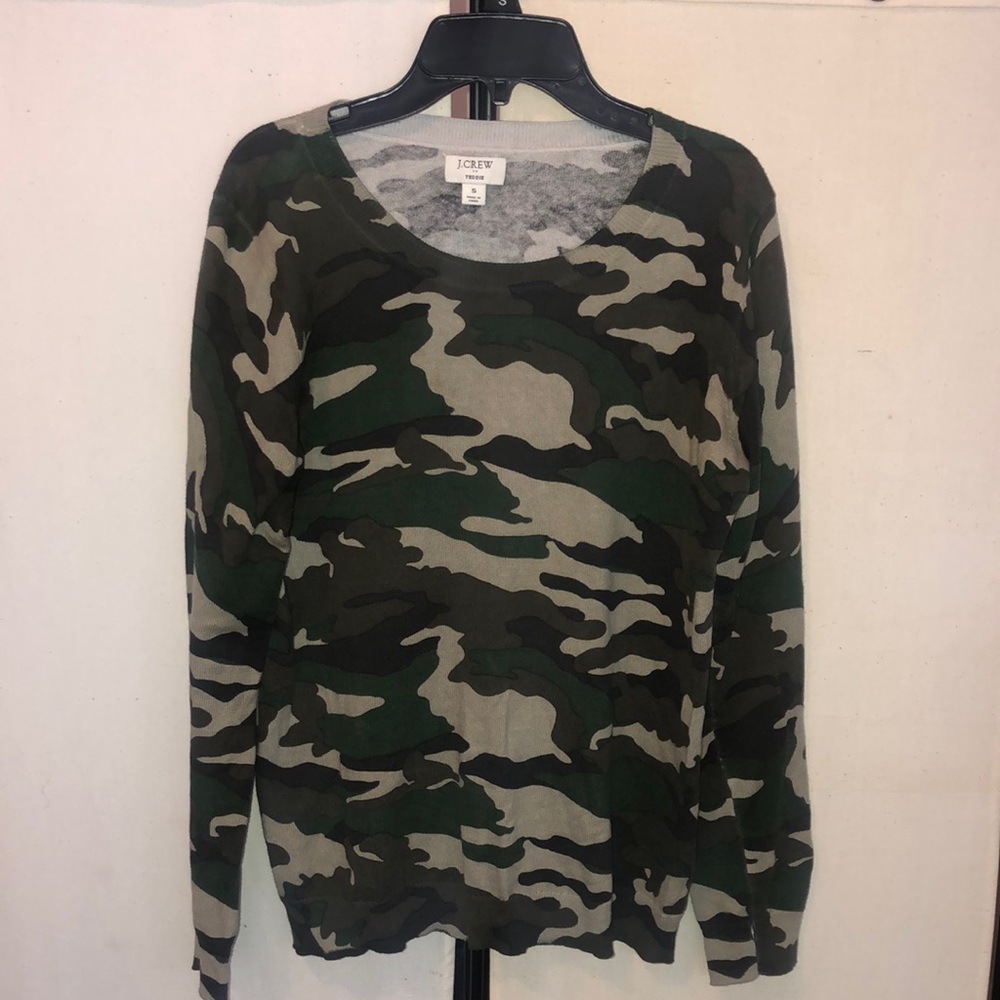 J.crew Camo sweater. Size small. Very soft.